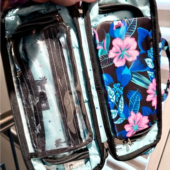 Lug Flatbed Slim Cosmetic Case in Resort Black - Picture 4 of 5